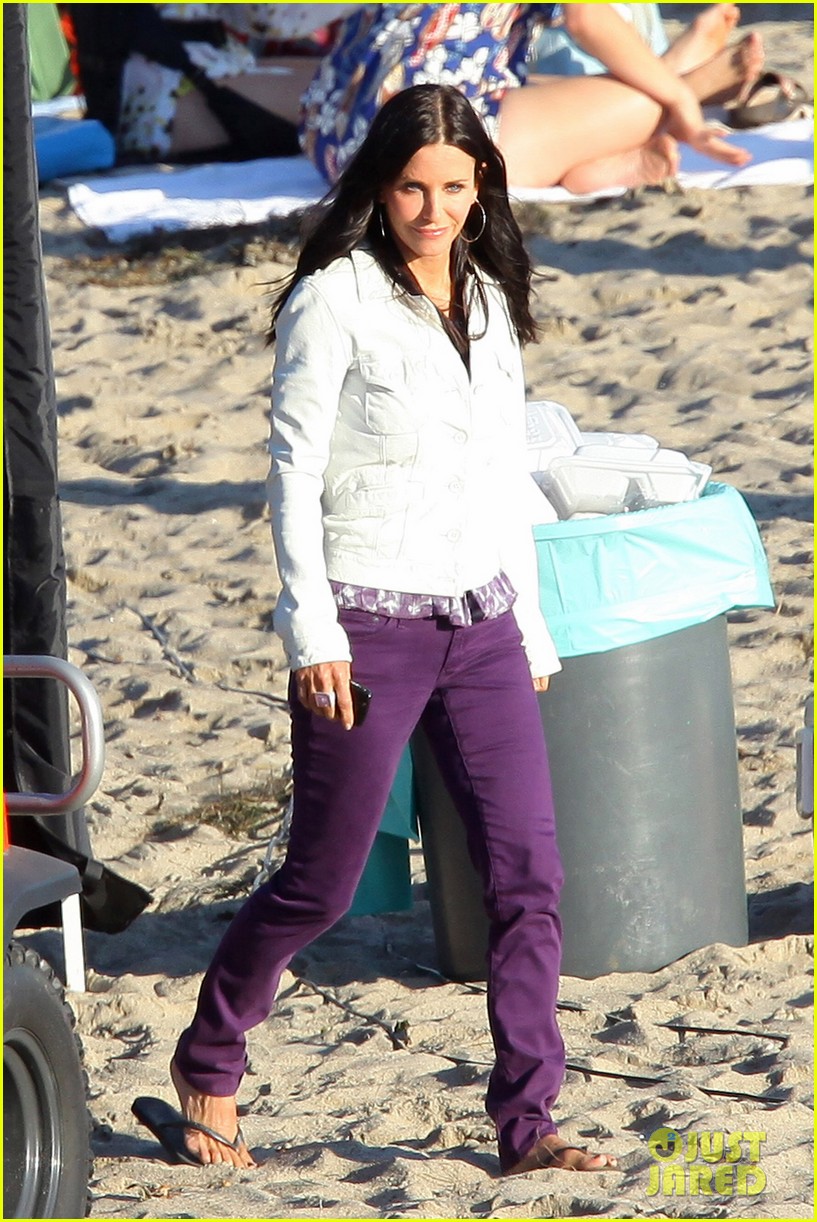 Courteney Cox 'Cougar Town' Beach Scenes! Photo 2594898 Busy