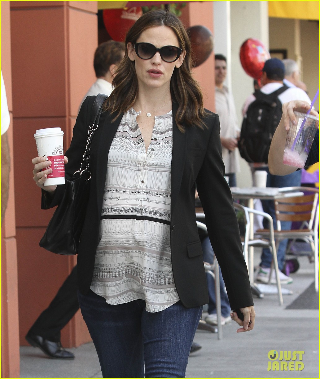 Jennifer Garner Coffee Date with a Pregnant Pal! Photo 2591197