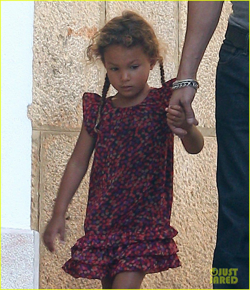 Olivier Martinez & Nahla Strolling in Spain Photo 2587684 Celebrity