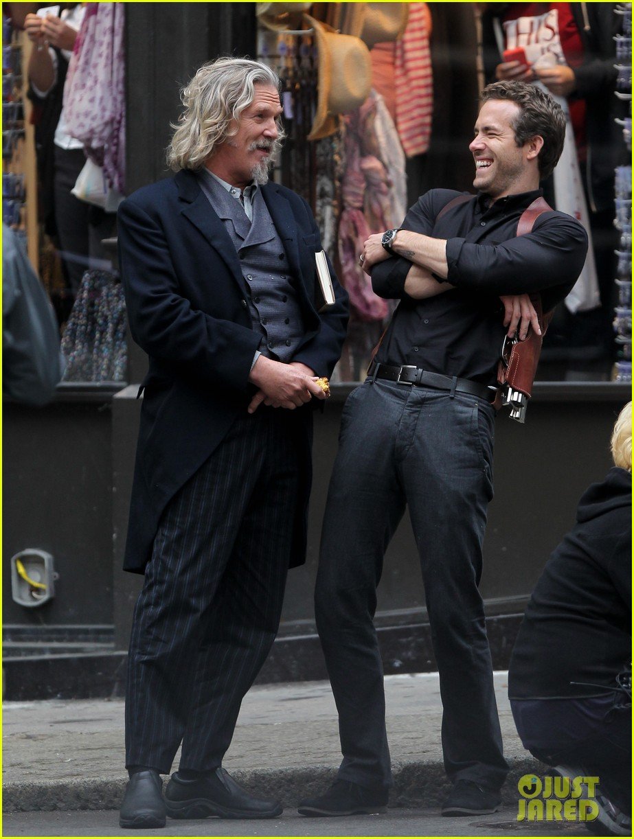 Ryan Reynolds & Jeff Bridges Chuckling CoStars! Photo 2586169 Jeff