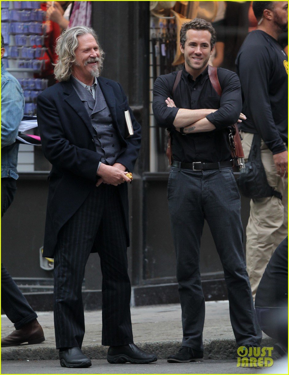 Ryan Reynolds & Jeff Bridges Chuckling CoStars! Photo 2586173 Jeff