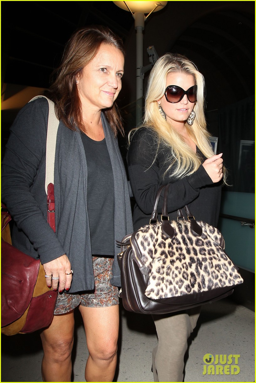 Photo: jessica simpson lax airport 15 | Photo 2588659 | Just Jared