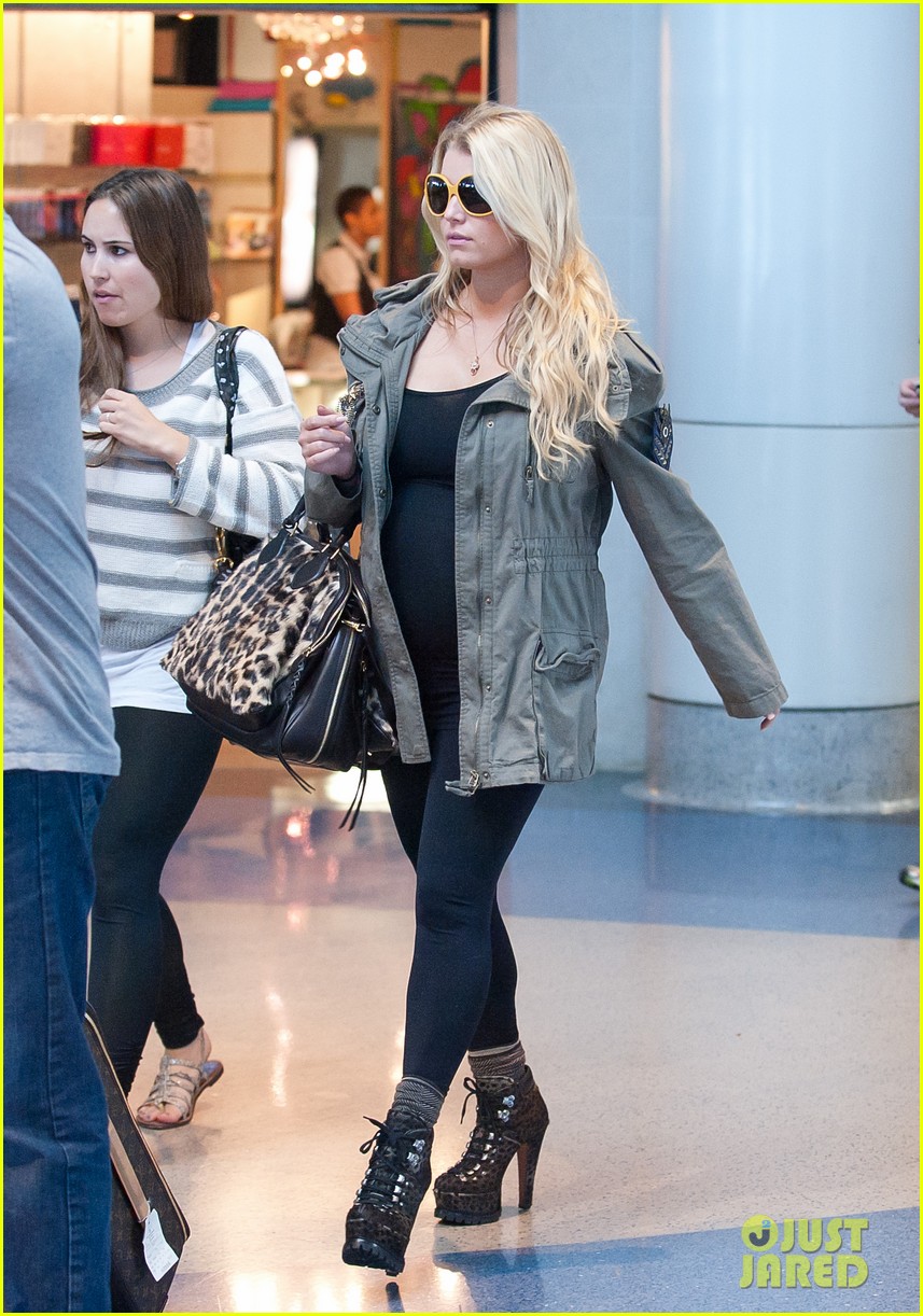 Photo: jessica simpson lax airport ashlee 07 | Photo 2592911 | Just