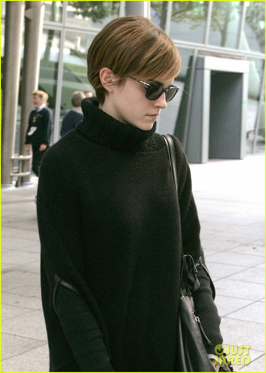 Emma Watson: Hello, Heathrow!: Photo 2586327 | Emma Watson Photos
