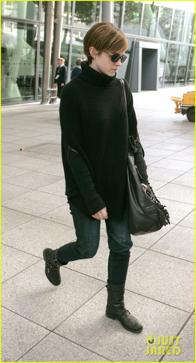 Emma Watson: Hello, Heathrow!: Photo 2586328 | Emma Watson Photos