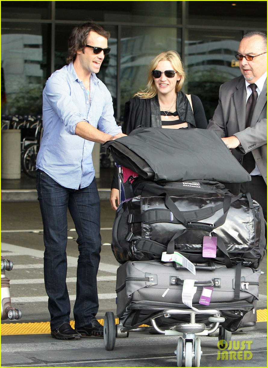 Kate Winslet: Airport Arrival with Ned Rocknroll!: Photo 2590022 | Kate