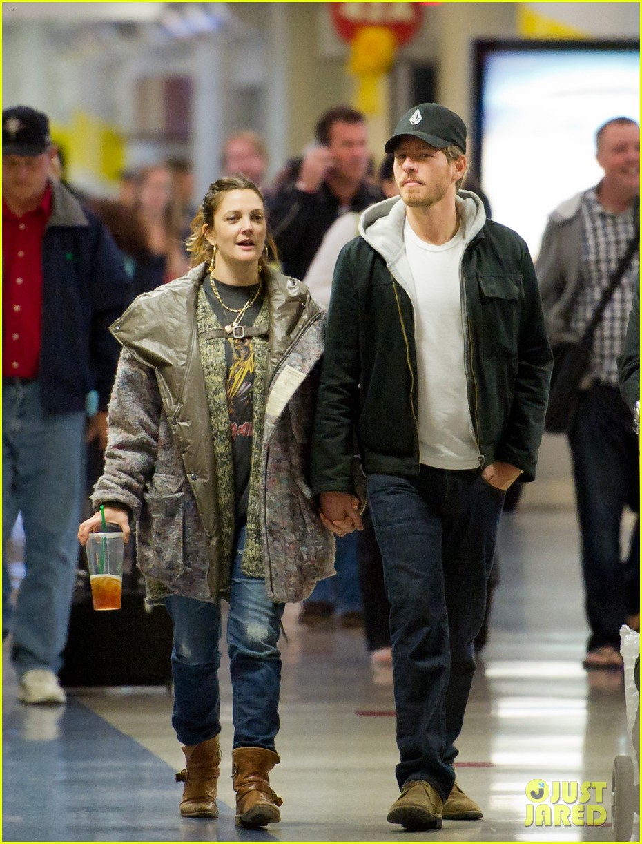 Drew Barrymore & Will Kopelman Airport Kisses! Photo 2599490 Drew