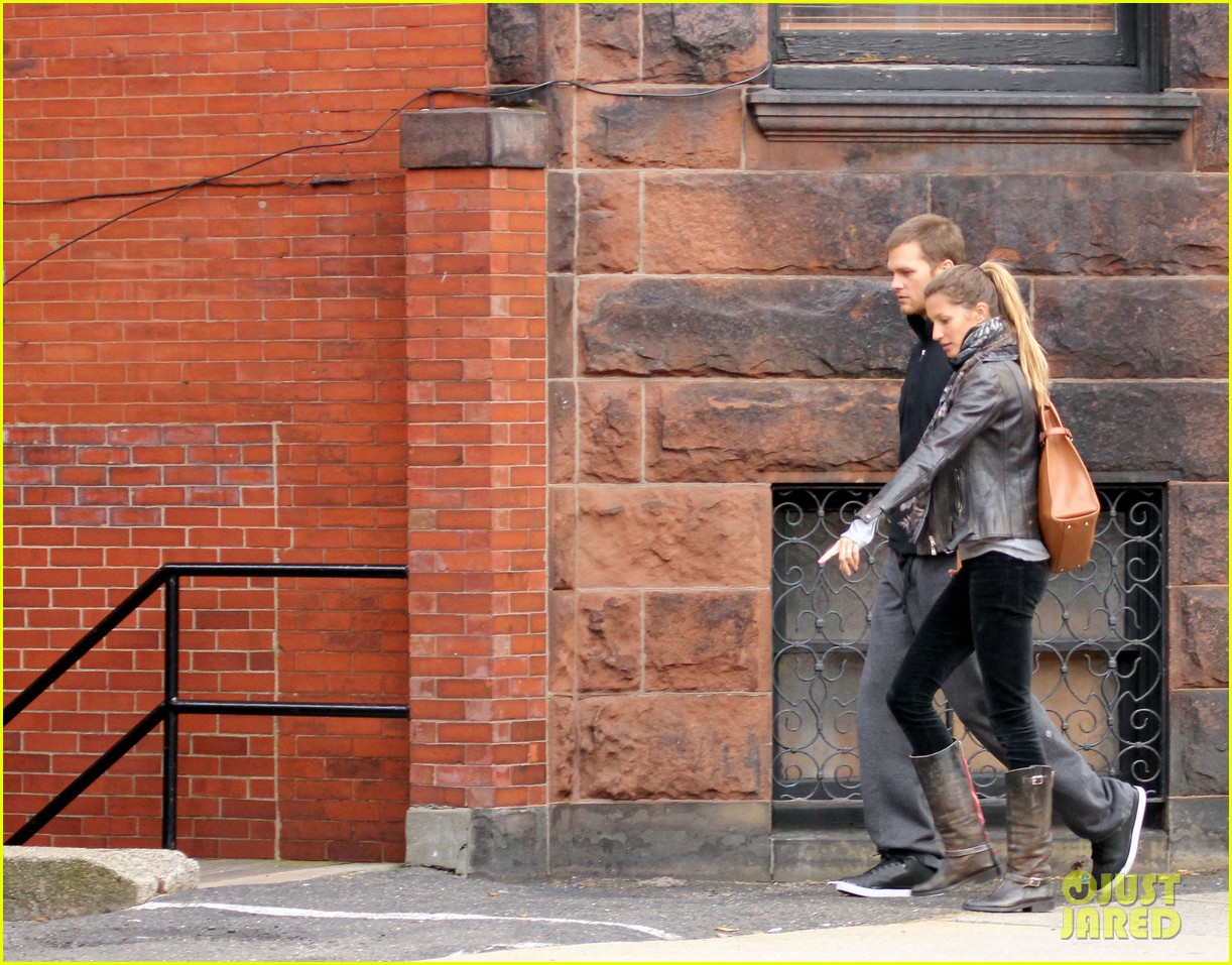 Gisele Bundchen & Tom Brady Hold Hands in Boston Photo 2595681