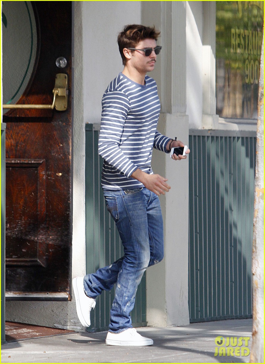 Zac Efron Post Halloween Food Run Photo 2595900 Zac Efron Photos