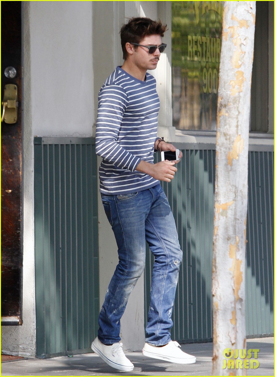 Zac Efron Post Halloween Food Run Photo 2595901 Zac Efron Photos
