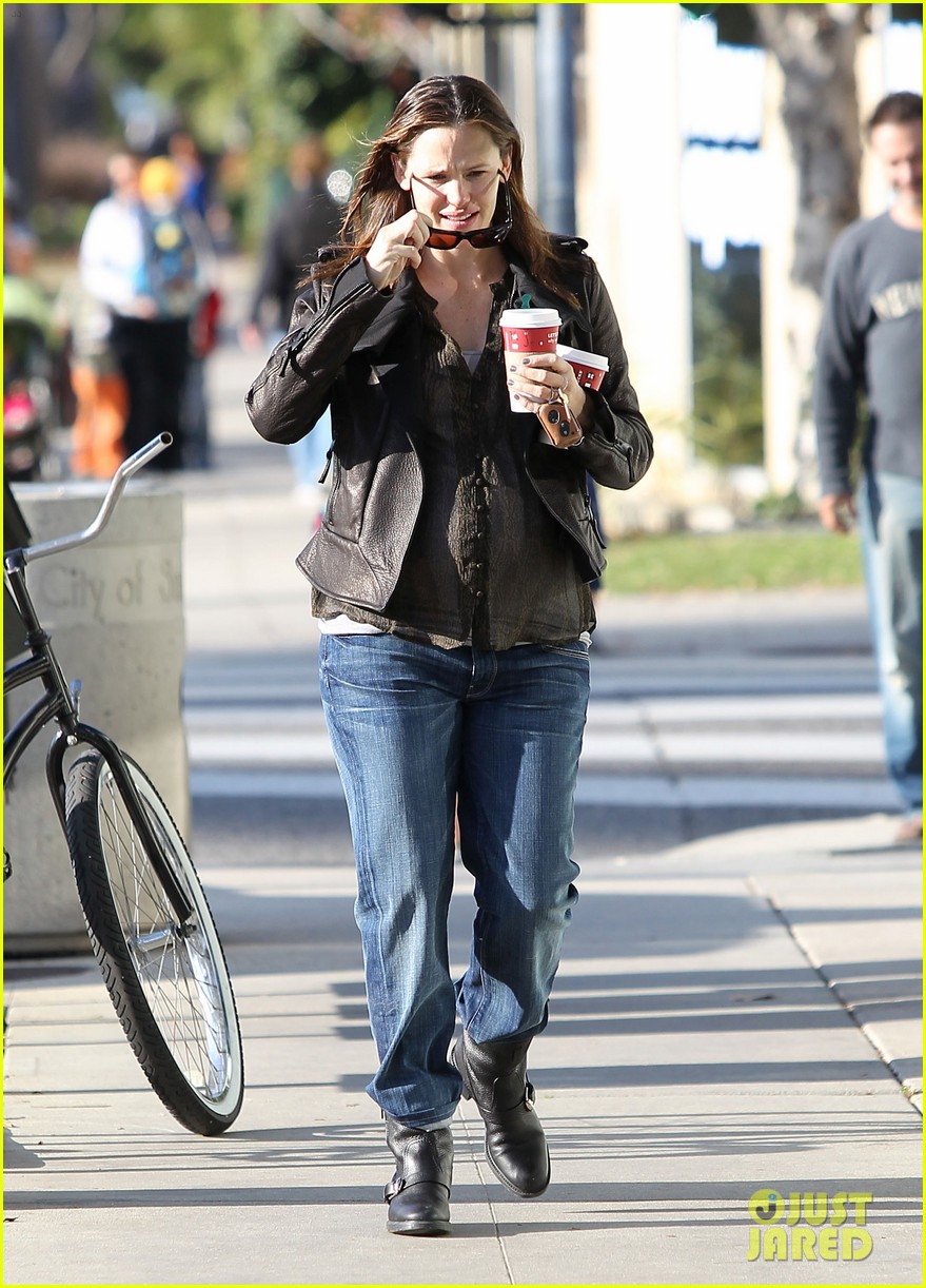 Jennifer Garner Rachel Zoe Won't Put Me in Maternity Clothes Photo