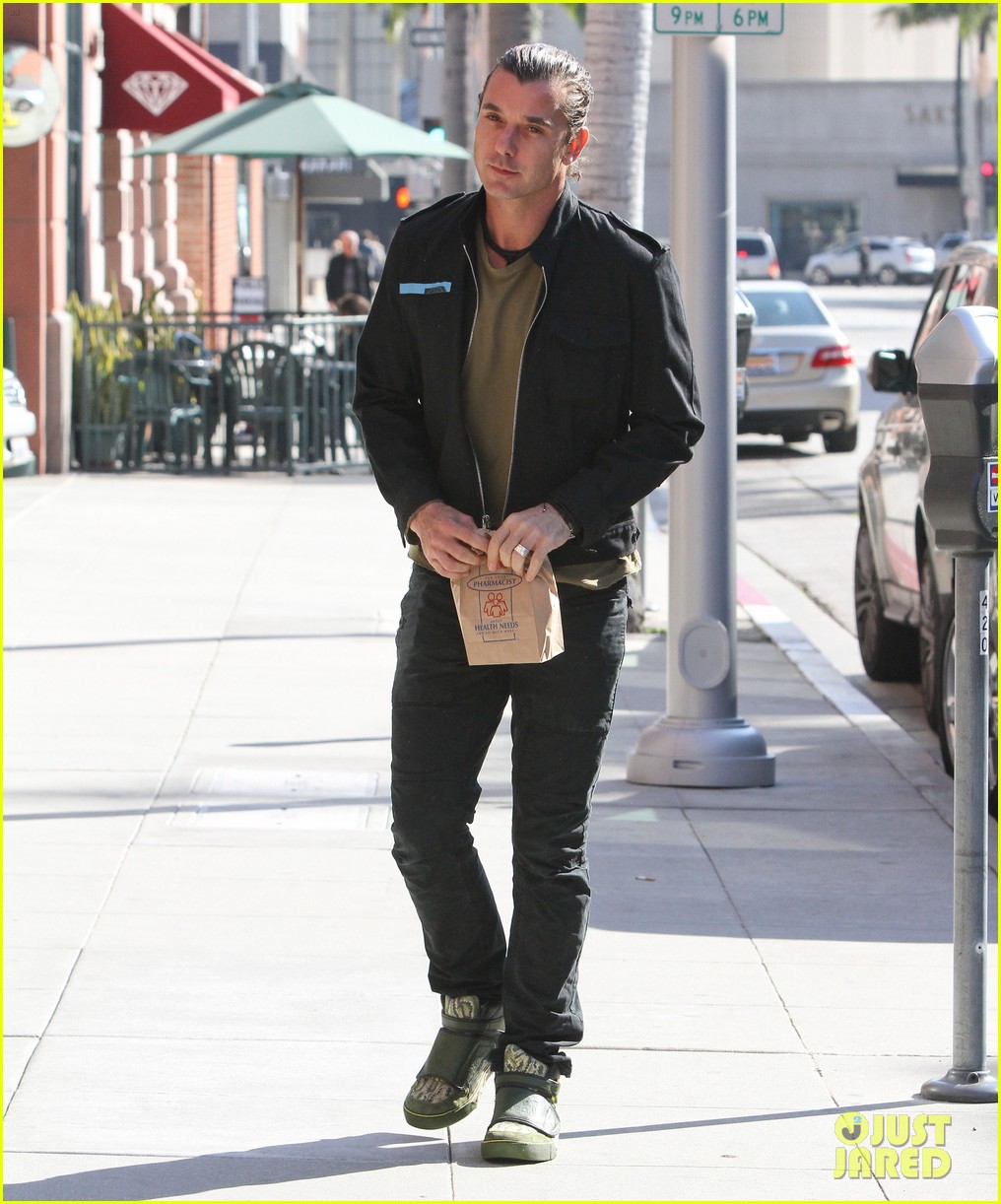 Gwen Stefani & Gavin Rossdale Catch A Show with the Kids Photo 2603962