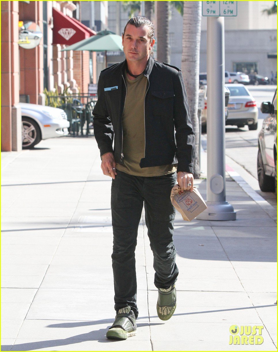 Gwen Stefani & Gavin Rossdale Catch A Show with the Kids Photo 2603963