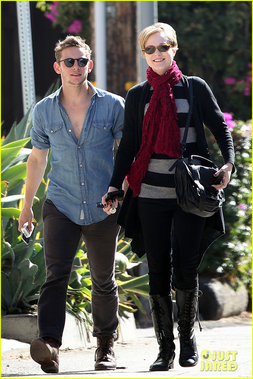 Evan Rachel Wood & Jamie Bell Sunday Strollin' Sweethearts! Photo