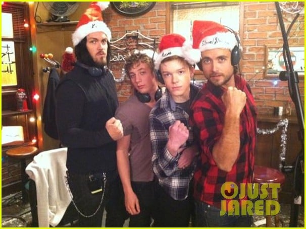 Justin Chatwin: Happy Holidays!: Photo 2612588 | Justin Chatwin
