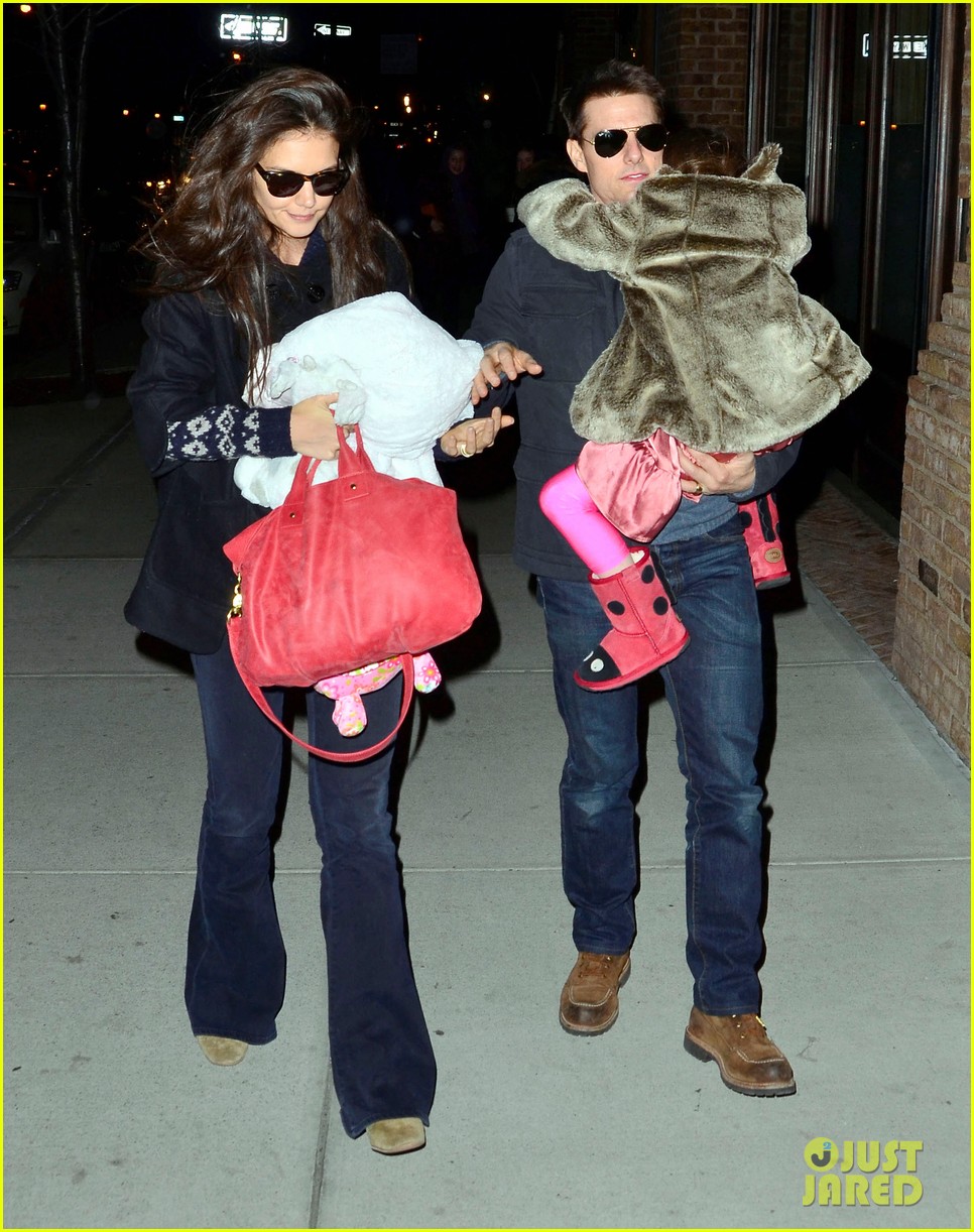 Tom Cruise & Katie Holmes Christmas Spectacular with Suri! Photo