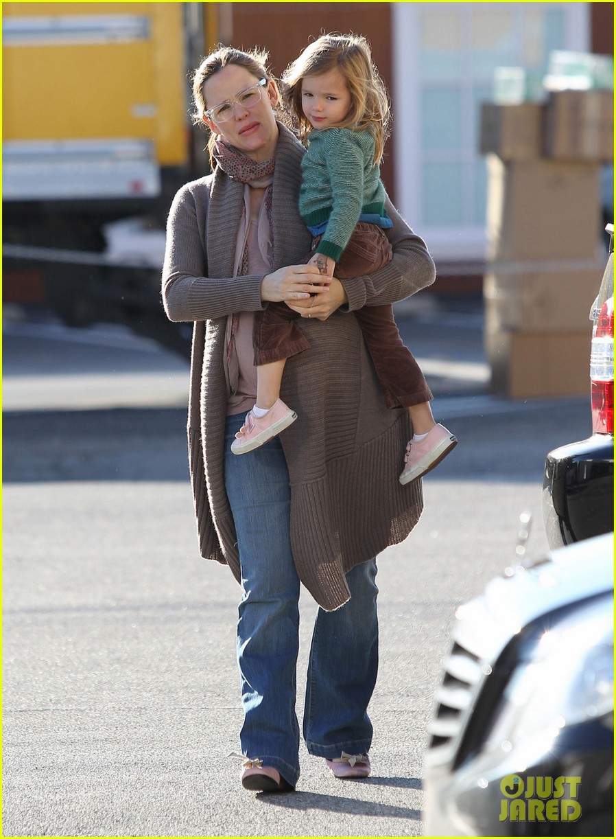 Jennifer Garner: Coffee Run with Seraphina!: Photo 2610542 | Ben