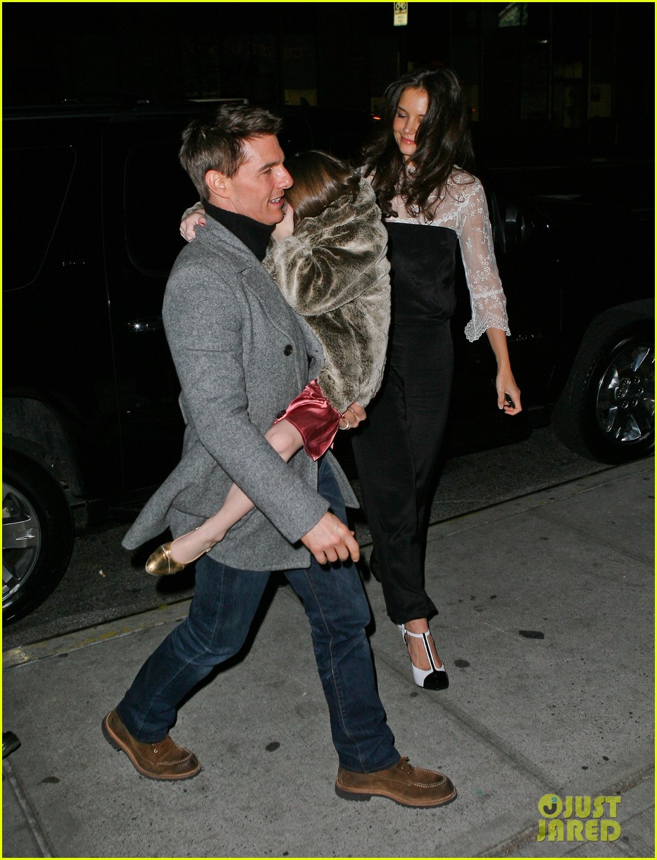 Katie Holmes: Birthday Celebration with Tom Cruise & Suri!: Photo