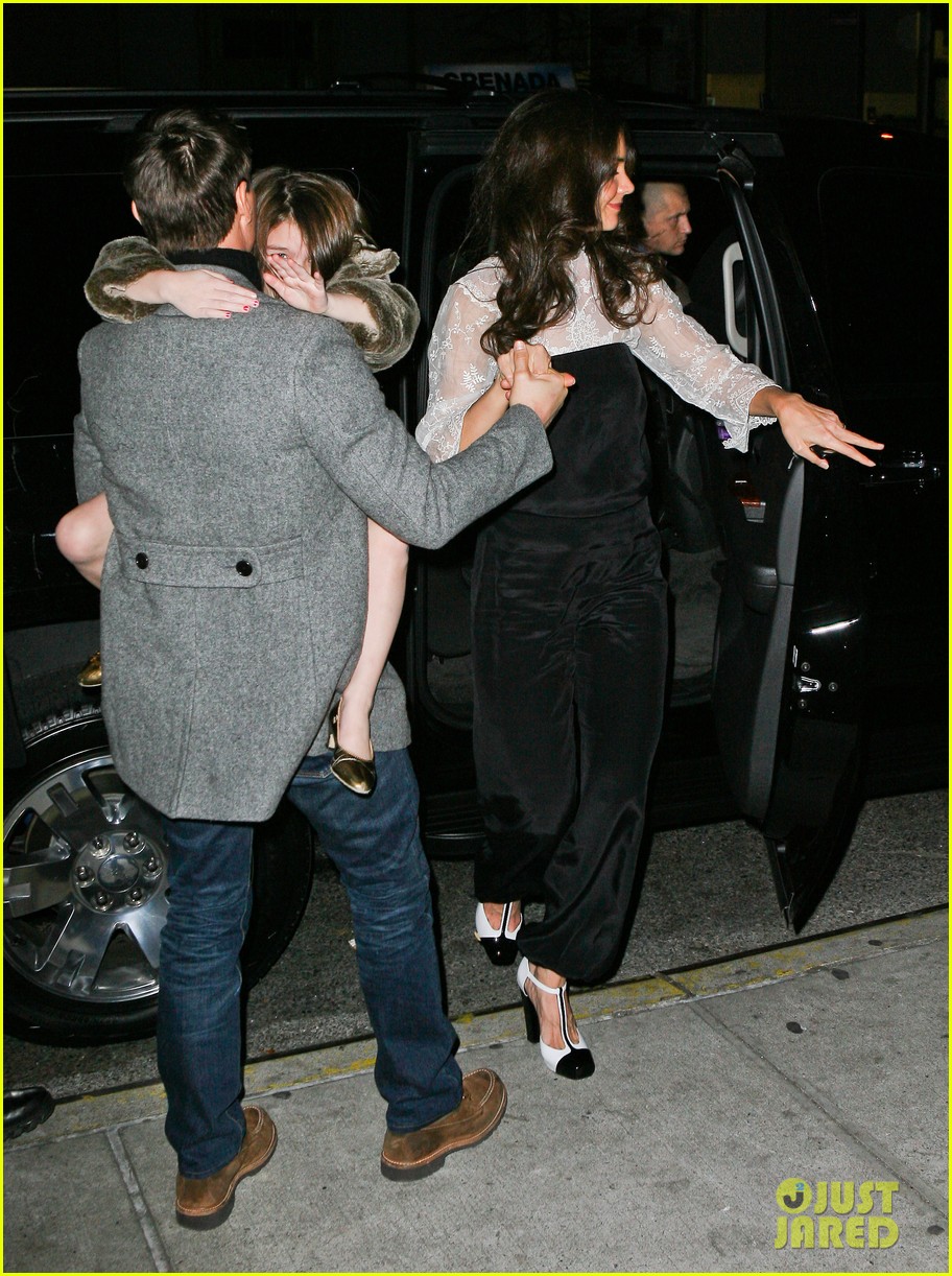 Katie Holmes: Birthday Celebration with Tom Cruise & Suri!: Photo