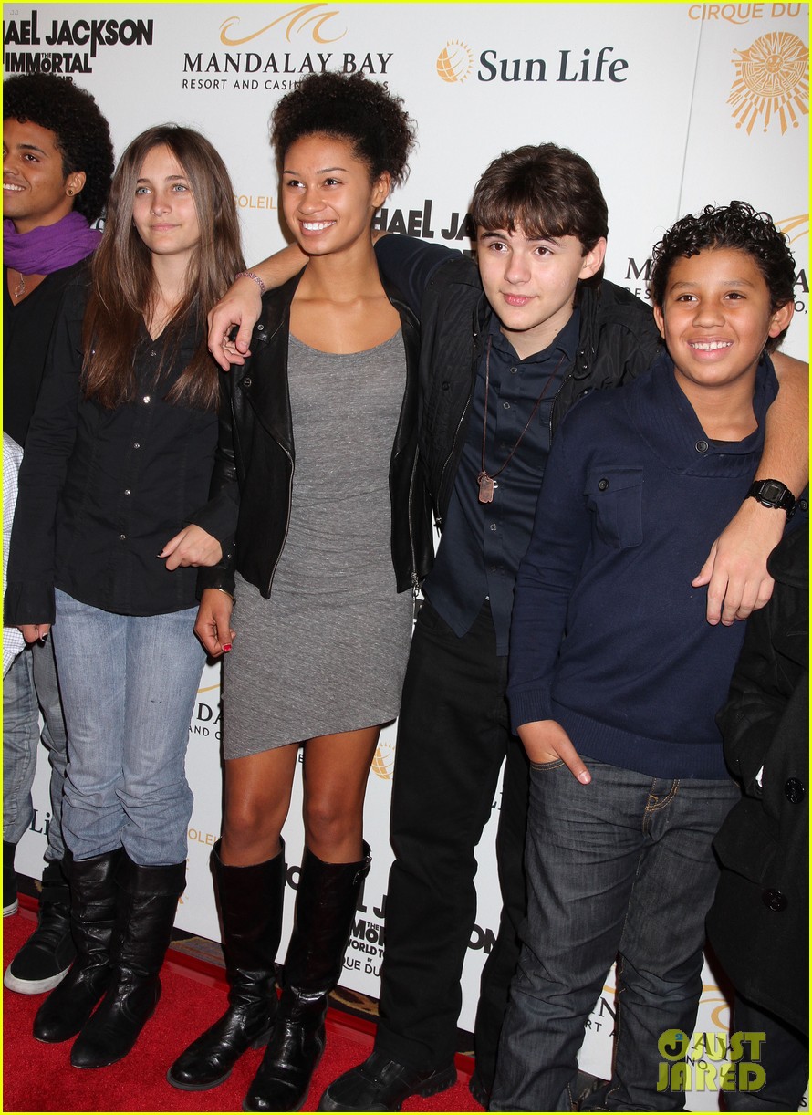 Paris, Prince & Blanket Jackson 'Immortal World Tour' Premiere! Photo