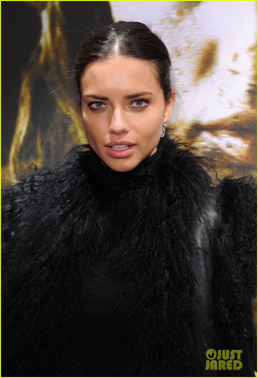 Adriana Lima: Russell James 'Nomad Two Worlds' Exhibit!: Photo 2607039