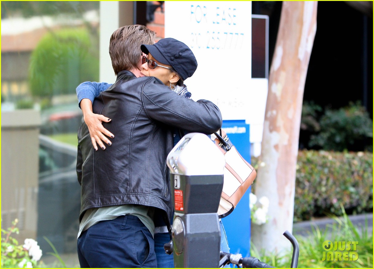 Zoe Saldana Office Visit With ExFiance Keith Britton Photo 2610929