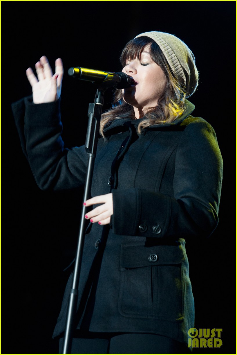 Kelly Clarkson Sugar Bowl Performance! Photo 2614084 Kelly Clarkson