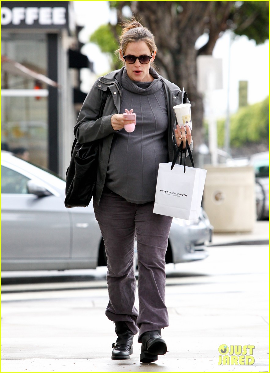 jennifer garner baby bumping in beverly hills photo 2621528 ben affleck celebrity babies jennifer garner pictures just jared