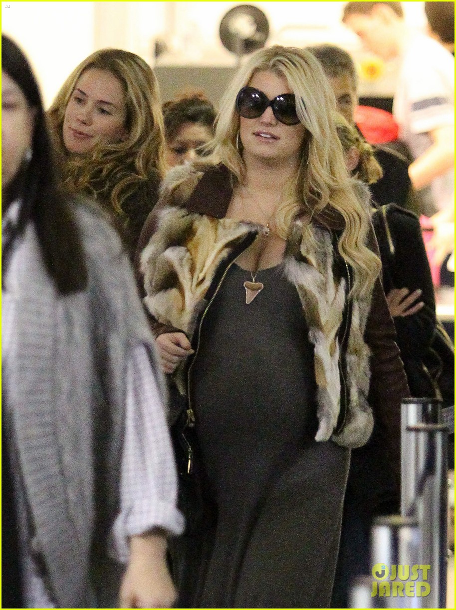 Jessica Simpson LAX Arrival with Ashlee! Photo 2619016 Ashlee
