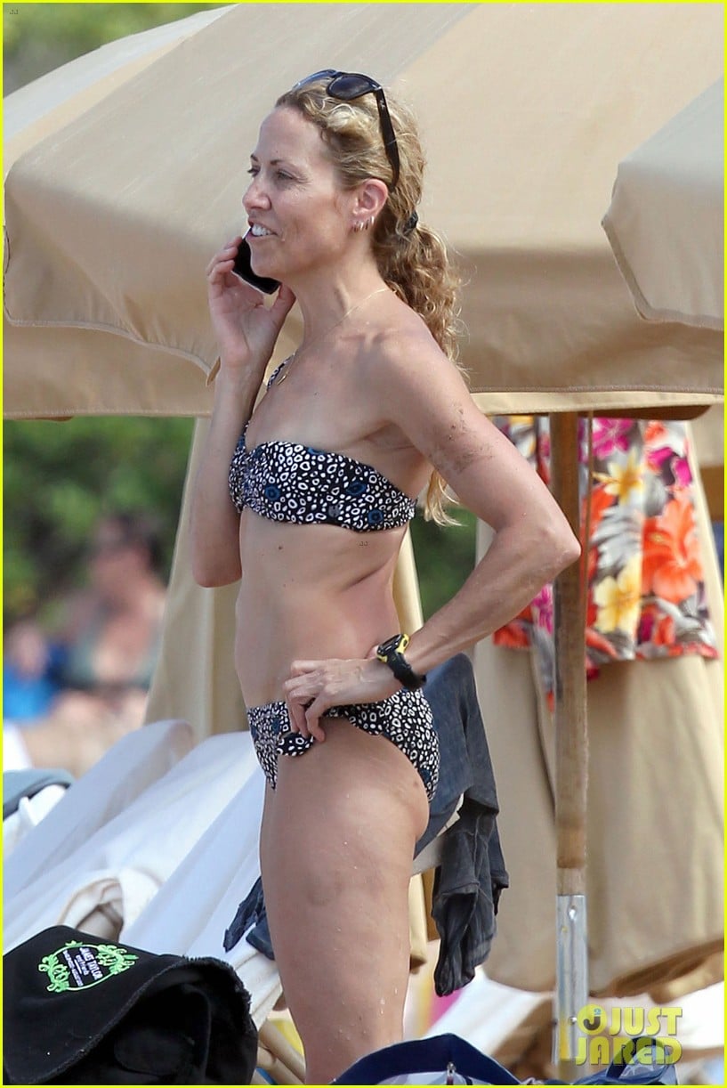 Sheryl Crow Bares Her Bikini Bod in Maui: Photo 2632357
