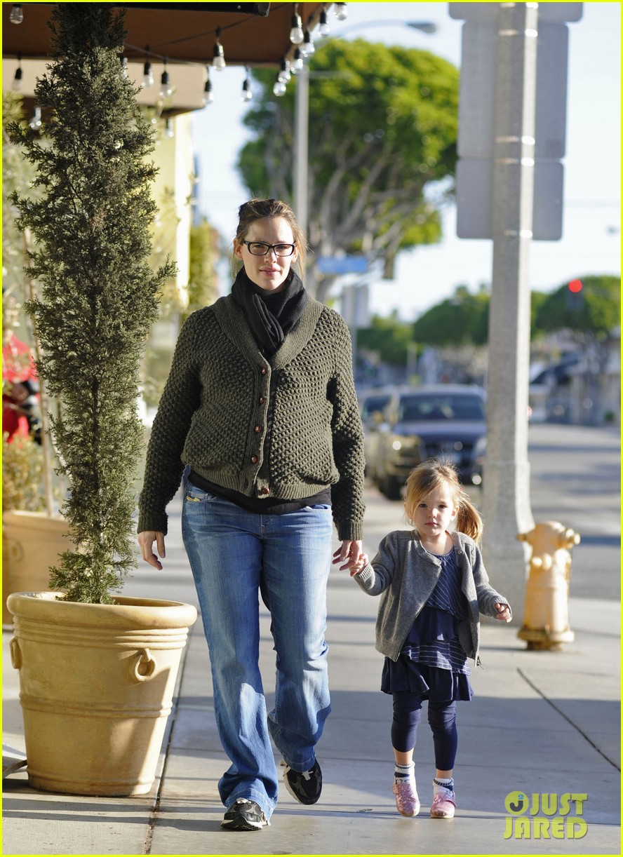 Jennifer Garner & Seraphina Breakfast Bunch! Photo 2625041 Ben