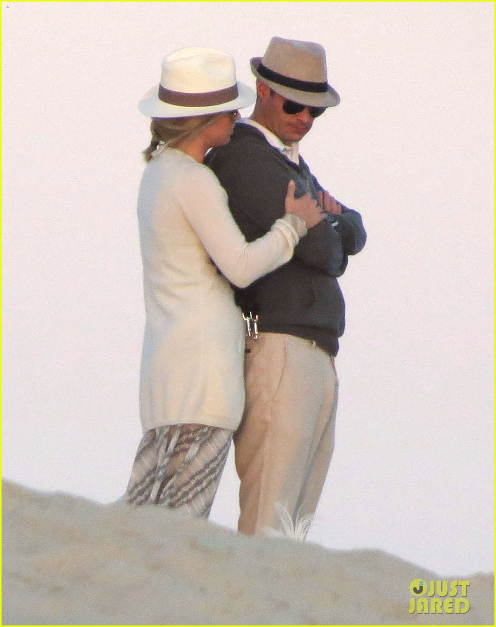 Julianne Hough & Ryan Seacrest Cabo Couple Photo 2631047 Julianne