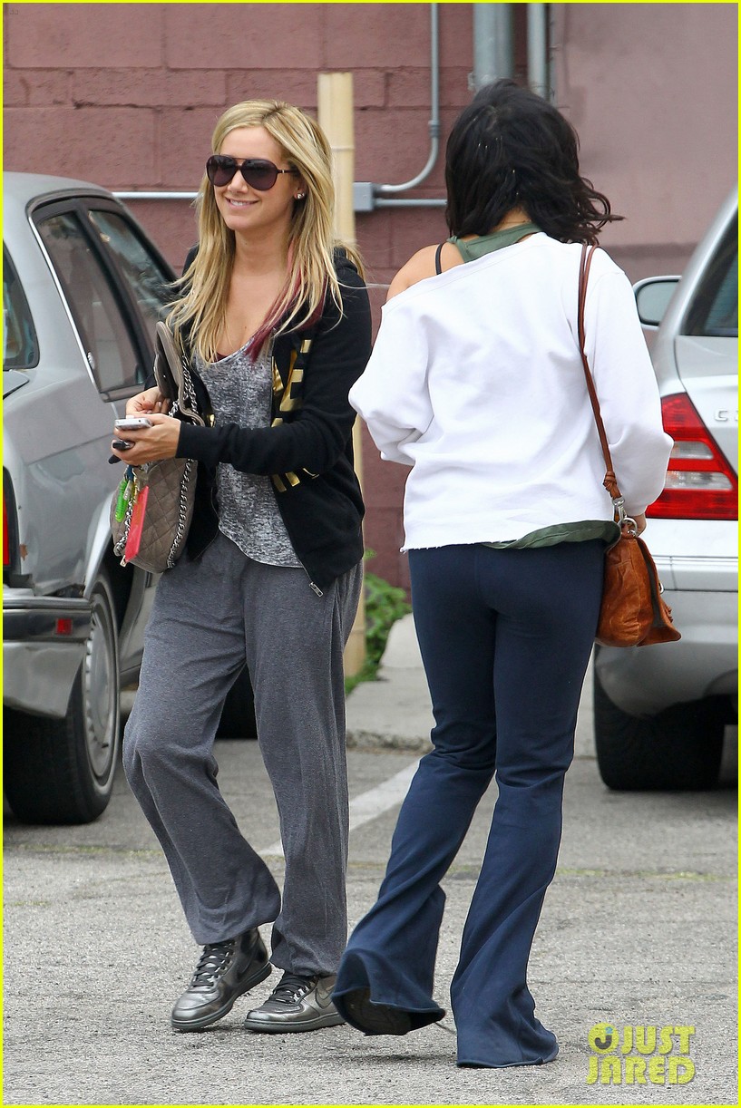 Photo: ashley tisdale vanessa hudgens dance studio 08 | Photo 2626025