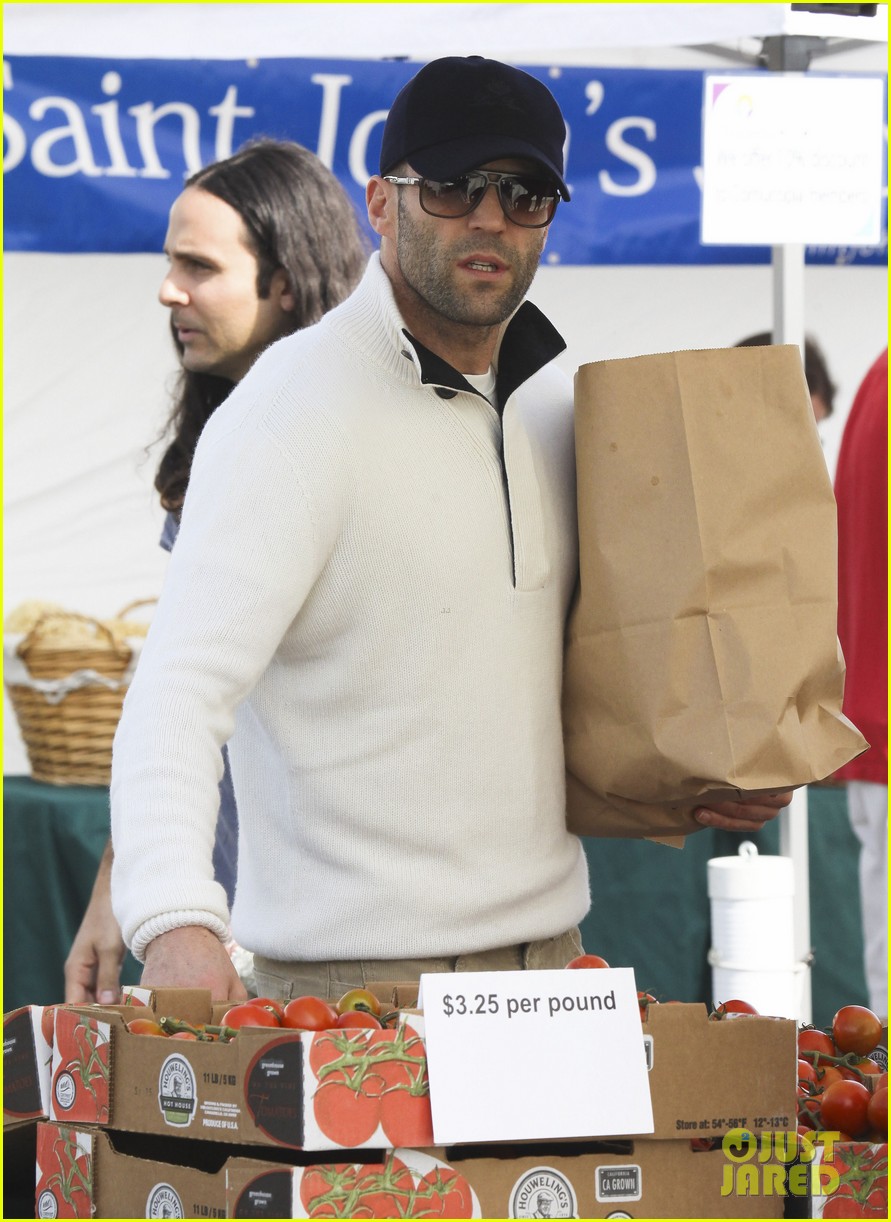 Rosie HuntingtonWhiteley Farmer's Market with Jason Statham! Photo