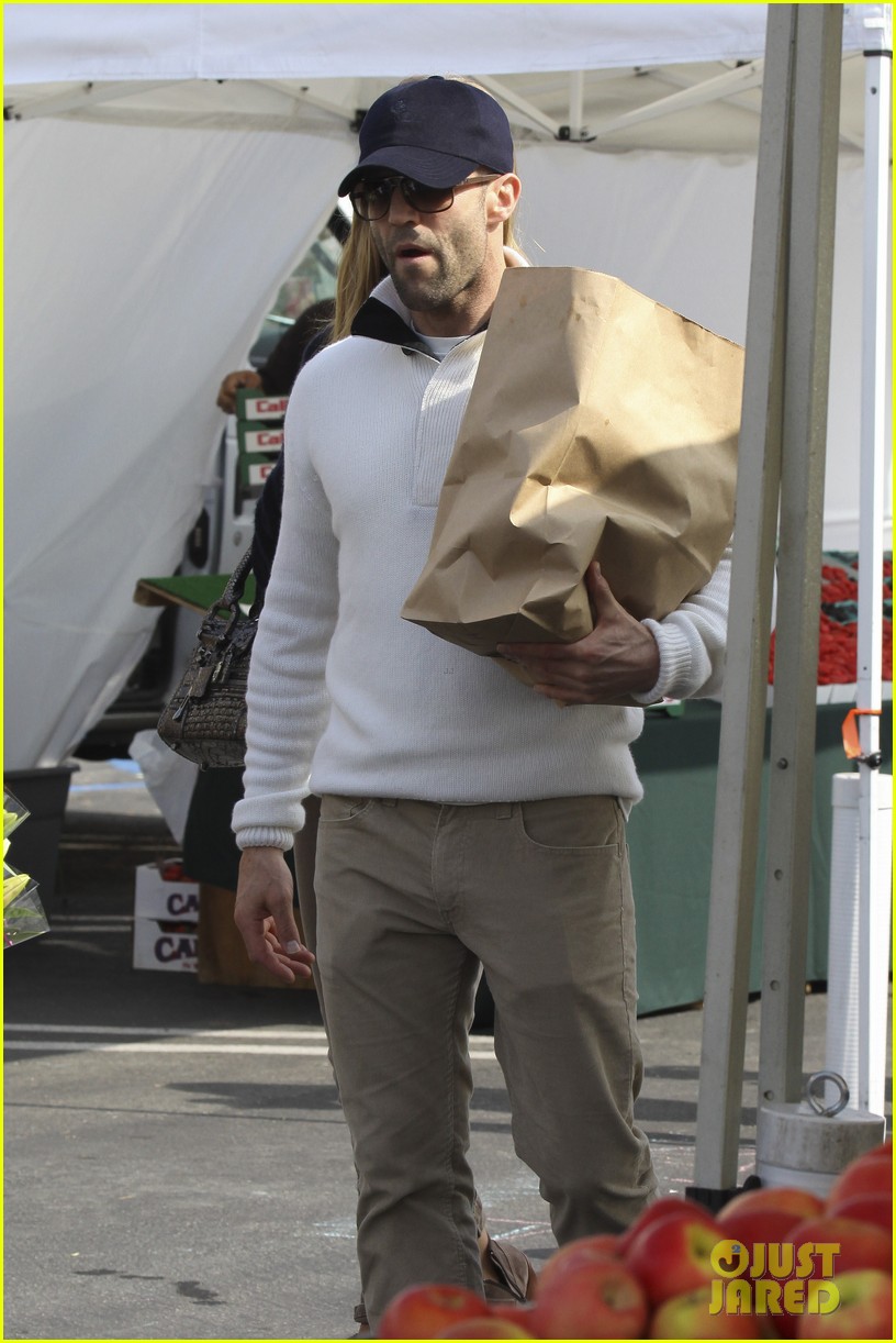Rosie HuntingtonWhiteley Farmer's Market with Jason Statham! Photo