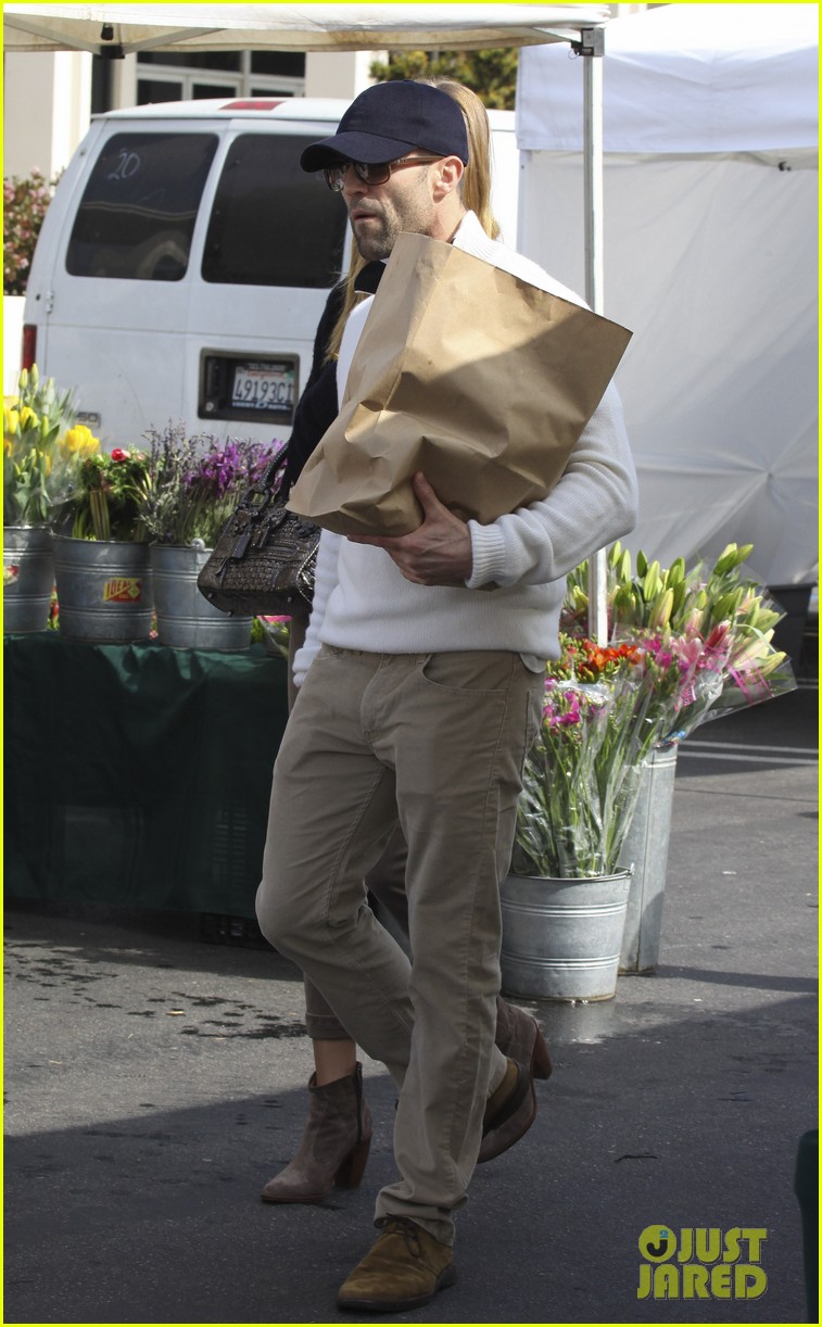 Rosie HuntingtonWhiteley Farmer's Market with Jason Statham! Photo