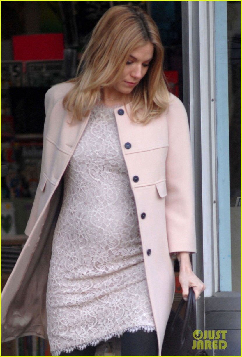 Sienna Miller Baby Bump on 'Case of You' Set! Photo 2630091