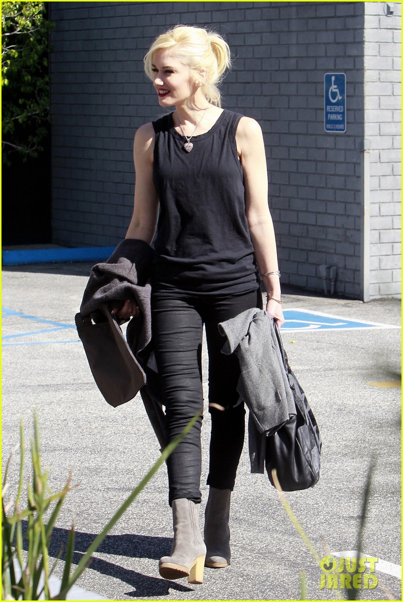 Gwen Stefani: 'Totally Obsessed' With Fashion Websites: Photo 2632017