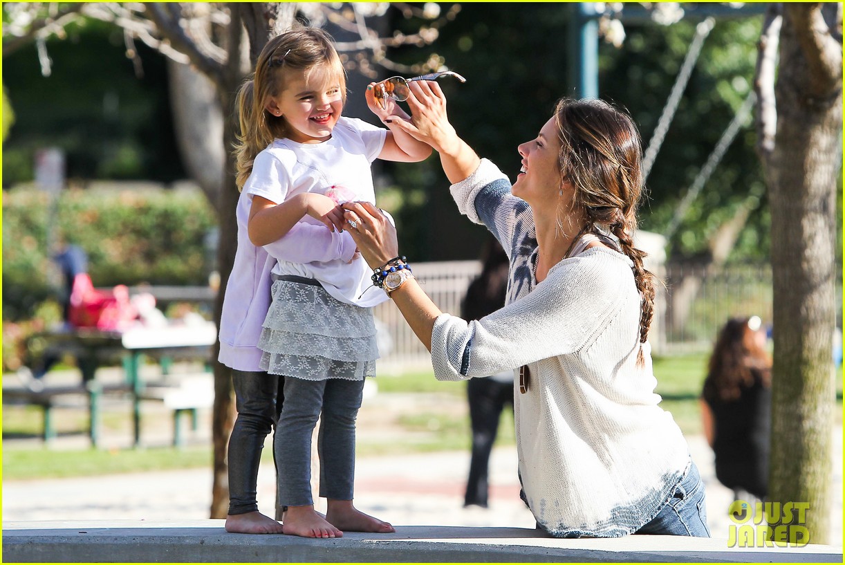 Alessandra Ambrosio & Anja Playground Kisses! Photo 2635521(01)