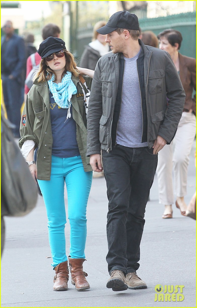 Drew Barrymore: Turquoise Trousers in Paris: Photo 2639282 | Drew