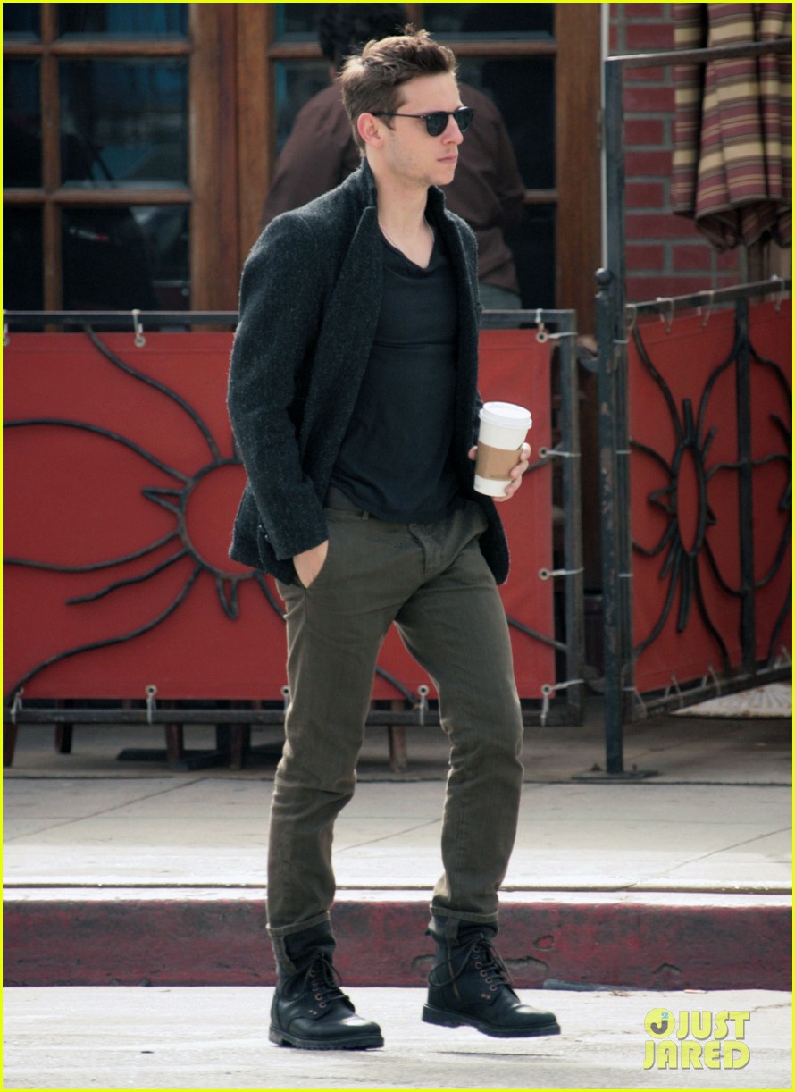 Jamie Bell Solo Venice Stroll Photo 2641640 Jamie Bell Photos