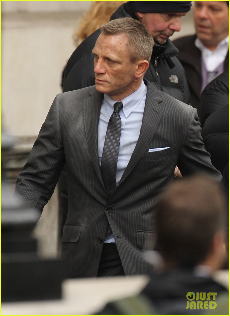 Daniel Craig & Javier Bardem: 'Skyfall' Set!: Photo 2638037 | Daniel ...