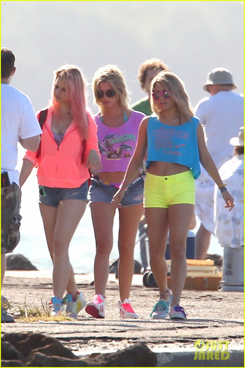 Vanessa Hudgens: Neon Daisy Dukes for 'Spring Breakers': Photo 2638329