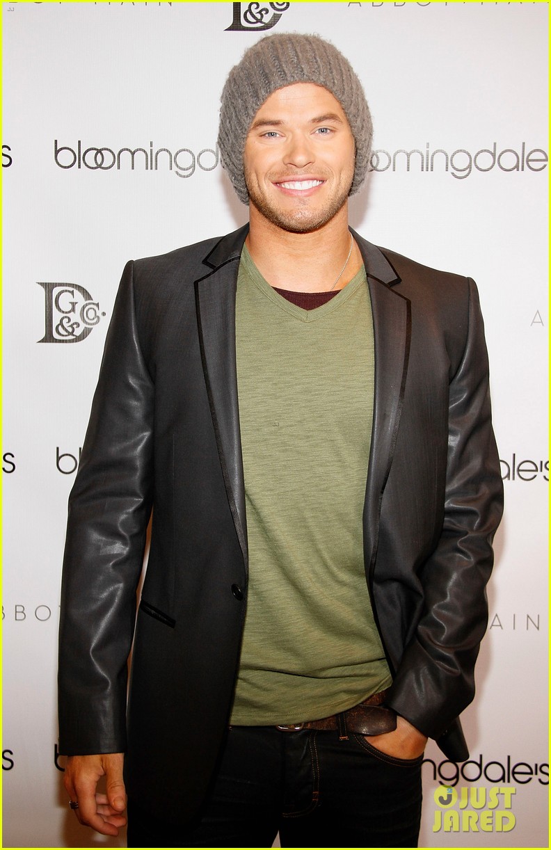 Kellan Lutz Celebrates His Birthday with Fans!: Photo 2640065 | Kellan