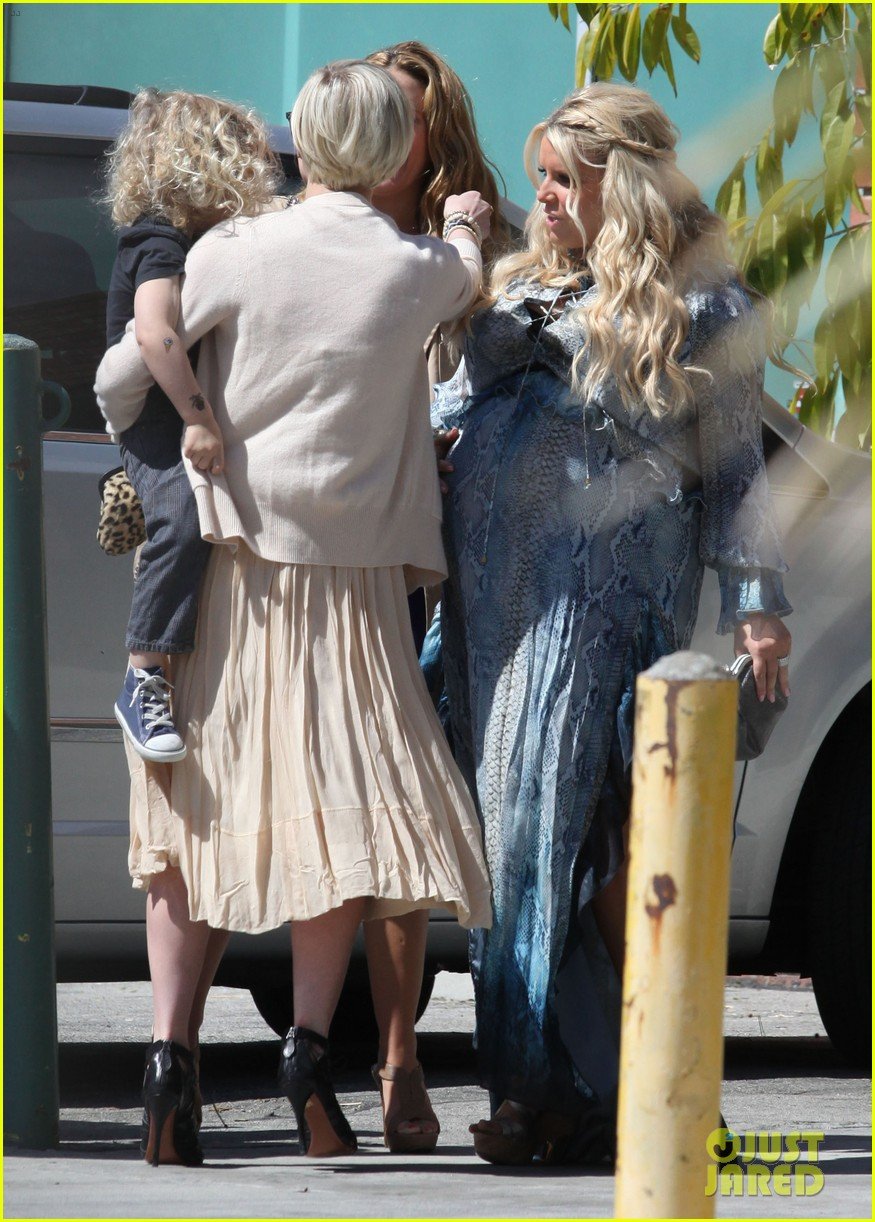 Jessica Simpson Celebrates Baby Shower! Photo 2640319 Ashlee Simpson(02)