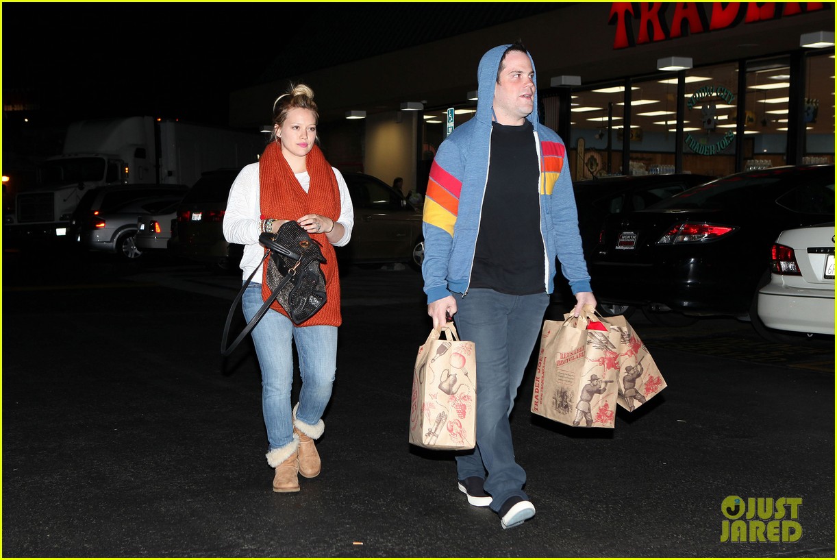 Hilary Duff: Mark Wahlberg's a 'Good Looking Man!': Photo 2652979