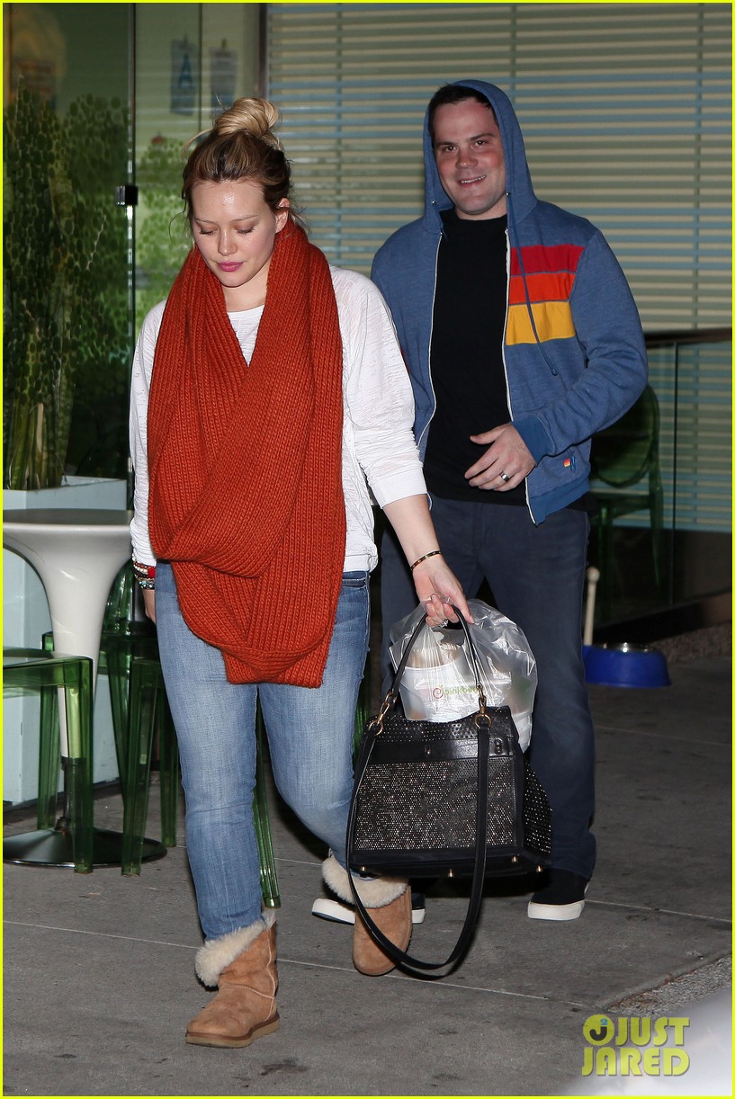 Hilary Duff: Mark Wahlberg's a 'Good Looking Man!': Photo 2652982