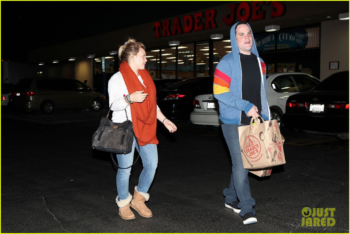 Hilary Duff: Mark Wahlberg's a 'Good Looking Man!': Photo 2652984