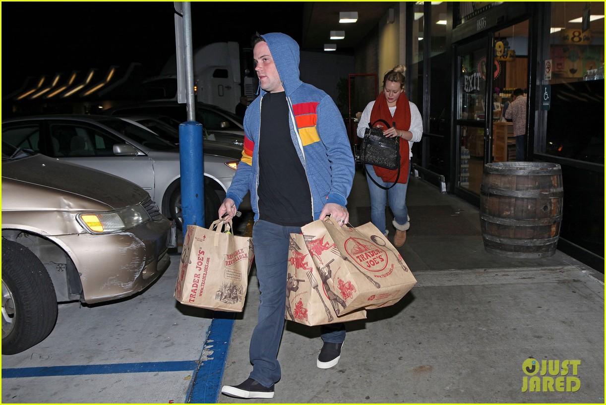 Hilary Duff: Mark Wahlberg's a 'Good Looking Man!': Photo 2652986