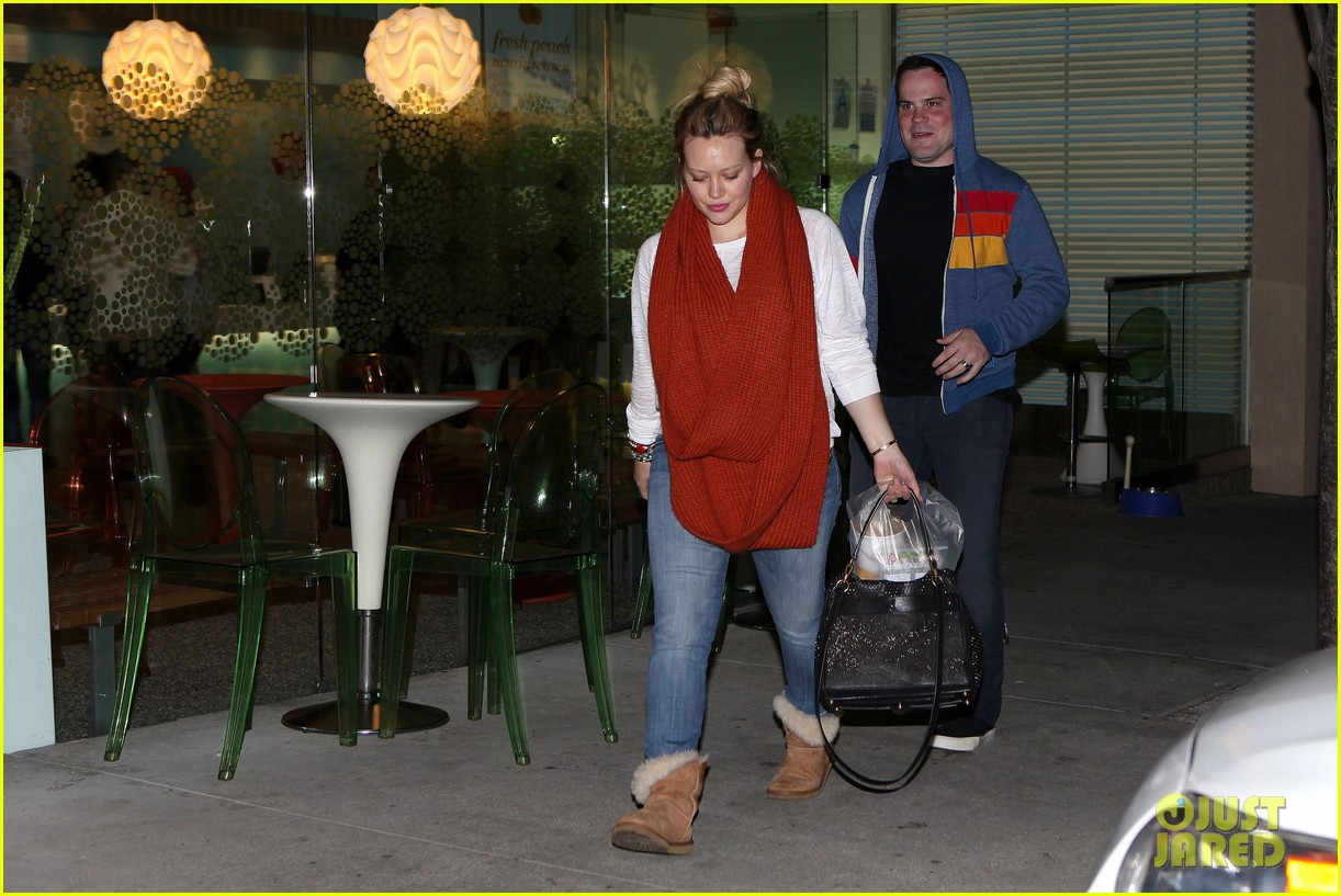 Hilary Duff: Mark Wahlberg's a 'Good Looking Man!': Photo 2652988